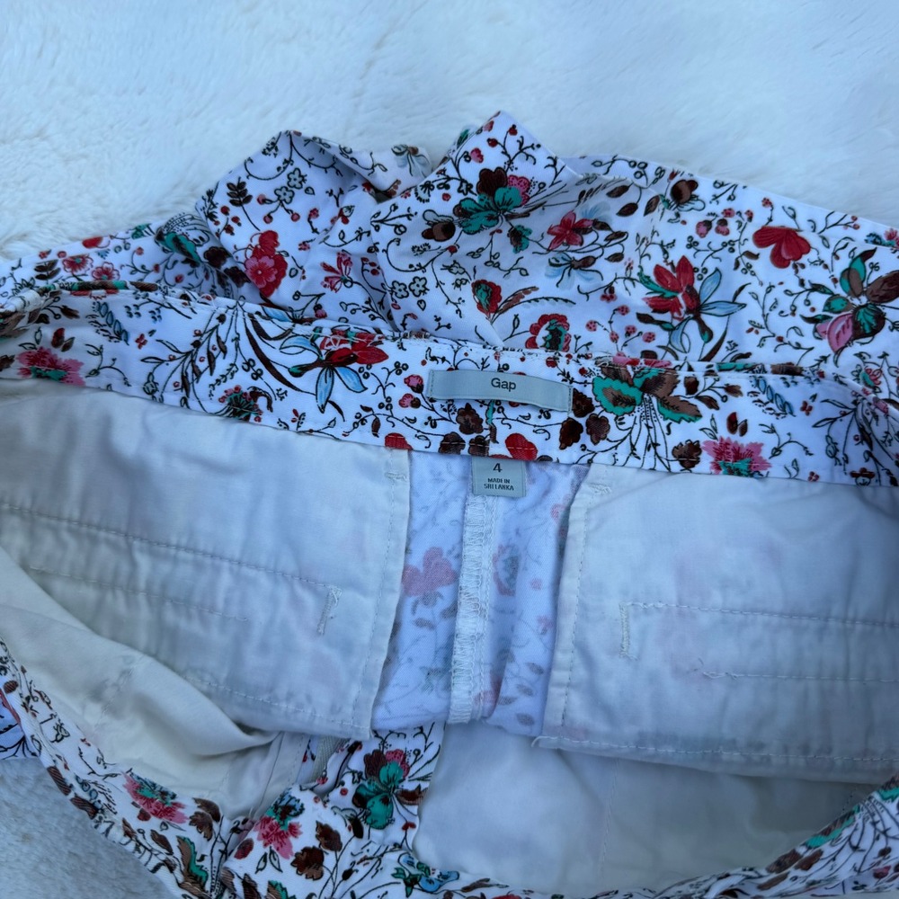 Gap Womens Floral Chino Shorts White Red Blue Botanical Print Size 4 - Picture 2 of 6